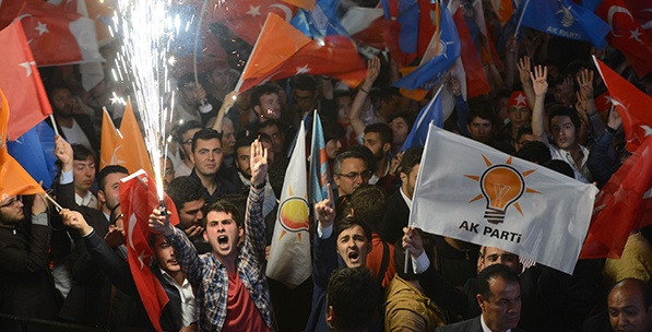 AK Parti'nin Önündeki Çelişkiler