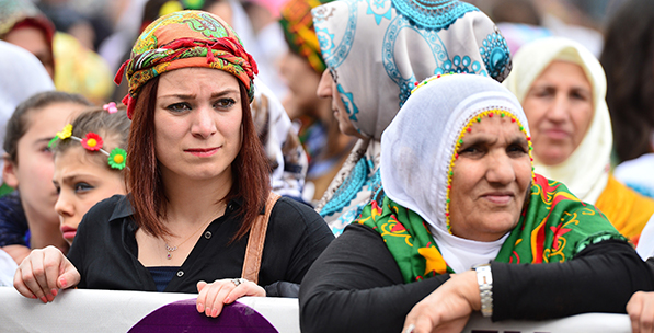 Diyarbakır Anneleri Çarşafa Zincir ve 6-7 Ekim Olayları