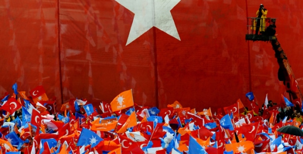 Insight Turkey AK Parti'nin 10 Yılını Masaya Yatırıyor