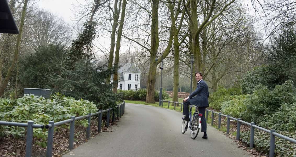 Yokuş Çıkan Bisikletli Başbakan
