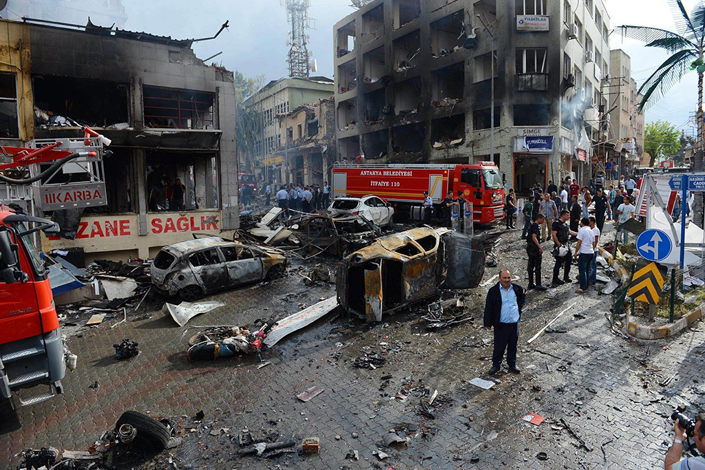 11 Mayıs 2013 tarihinde Hatay'ın Reyhanlı ilçesinde saat 13.55 sıralarında belediye binası önünde patlama meydana geldi. Bundan yaklaşık 15 dakika sonra da PTT binasının bulunduğu Cumhuriyet Caddesinde ikinci bir patlama yaşandı.