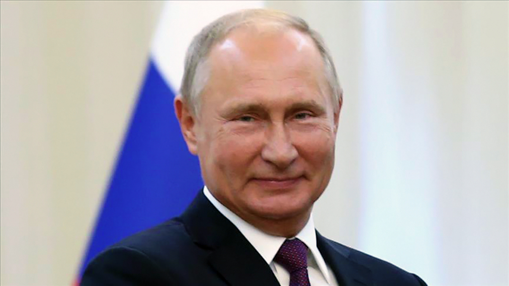 Rusya Devlet Başkanı Gülümsüyordur
