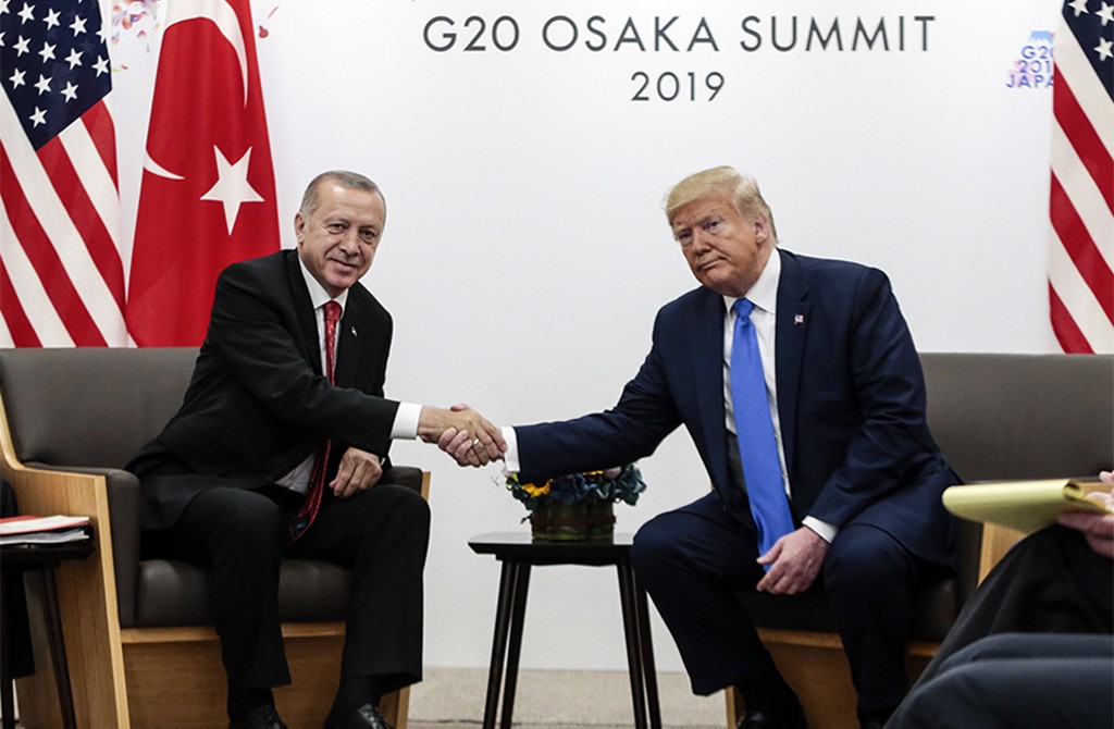 29 Haziran 2019 | Türkiye Cumhurbaşkanı Recep Tayyip Erdoğan (sağda), G20 Osaka Liderler Zirvesi kapsamında ABD Başkanı Donald Trump (solda) ile bir araya geldi.