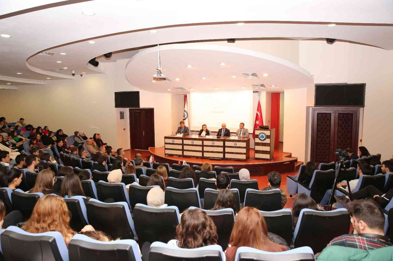 Eskişehir Osmangazi Üniversitesinde Milli Teknoloji Hamlesi Paneli Düzenlendi