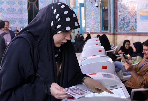 İran da Zorlu Cumhurbaşkanlığı Yarışı