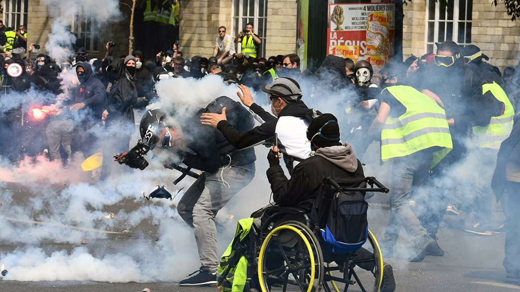 Violence by French police in the spotlight | | SETA
