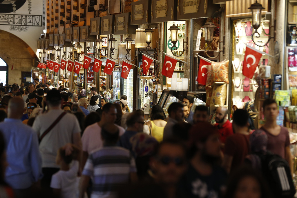 Hovering economic policies of the political movements in Türkiye