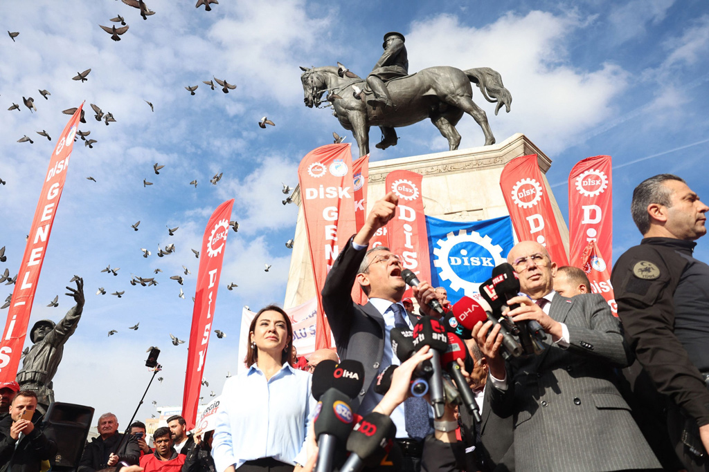 Turkish main opposition CHP s left and right